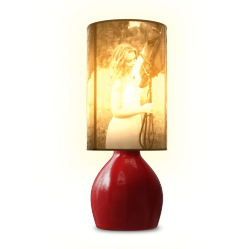 Egyedi fényképes lámpa - Egyedi fényképes ajándék - vörös Ingrid